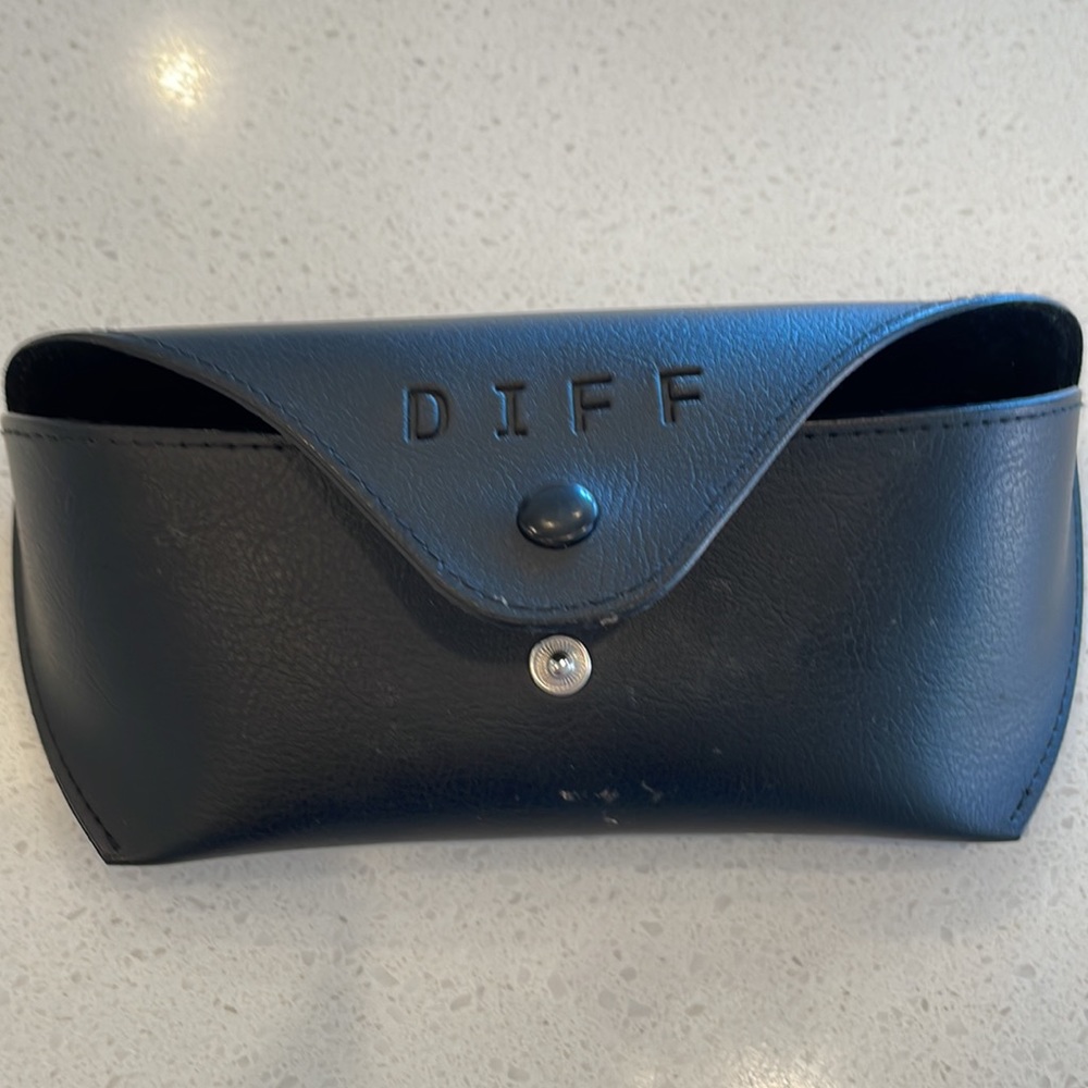 Diff Aviator Sunglasses With Case - image 2